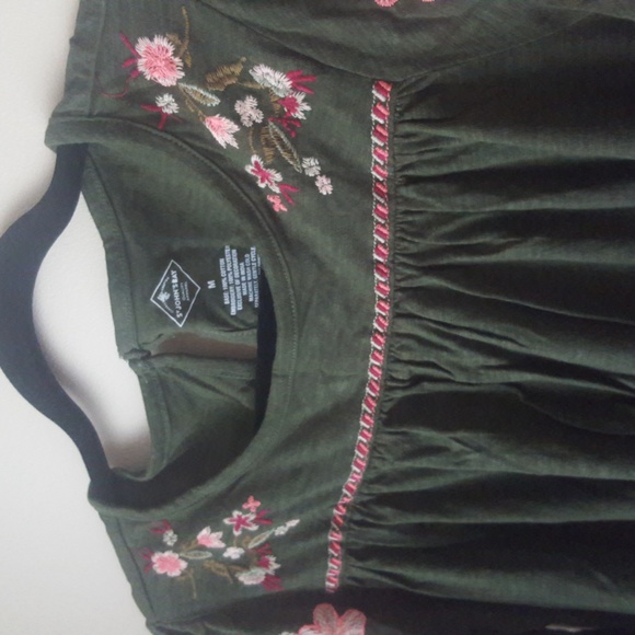 St. John's Bay Top with Floral Embroidery - Green Colour, Size Medium - Picture 2 of 9